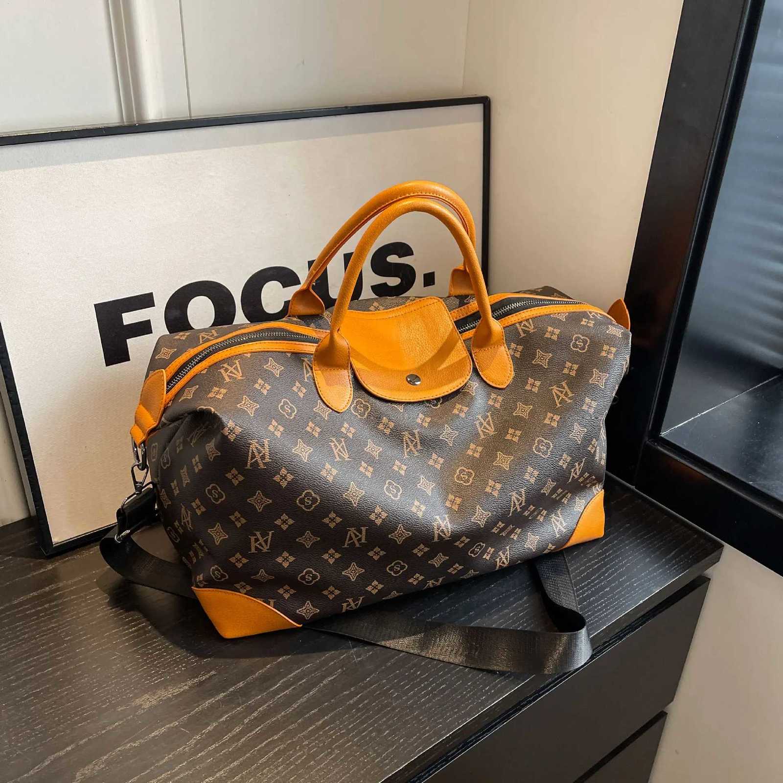 Large capacity travel bag short distance lightweight yoga bag fitness bag high-end portable handbag fiable tote bag hi Y251209