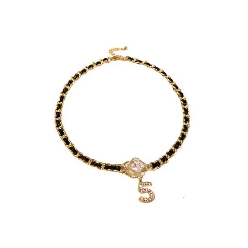 Number 5 lia Pearl Leather Neck Chain Necklace Pendant Chain Retro High-end Pearl wer Collaone Choker Y251210