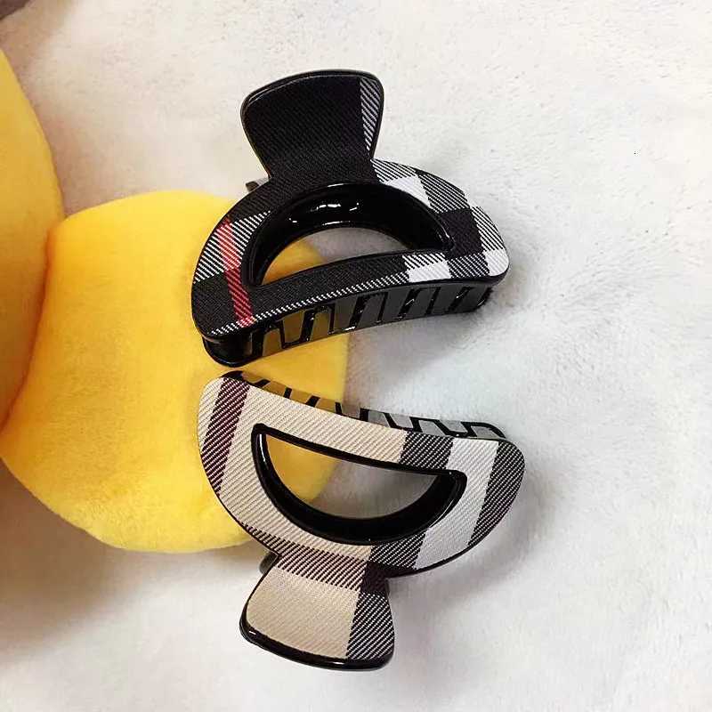 2025 New Fashion Acrylic Hair Cl Clip For Wen British Plastic Plaid Hair Accories New Handmade Exquisit Grid Shark Clips Y251210