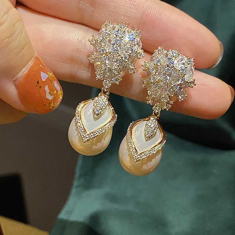 Huitan Luxury Fashion Waterdrop Imitation Pearl Drop Earrings for Wen Sparkling Crysal Cubic Zirconia Wedding Tren Jewelry Y251210