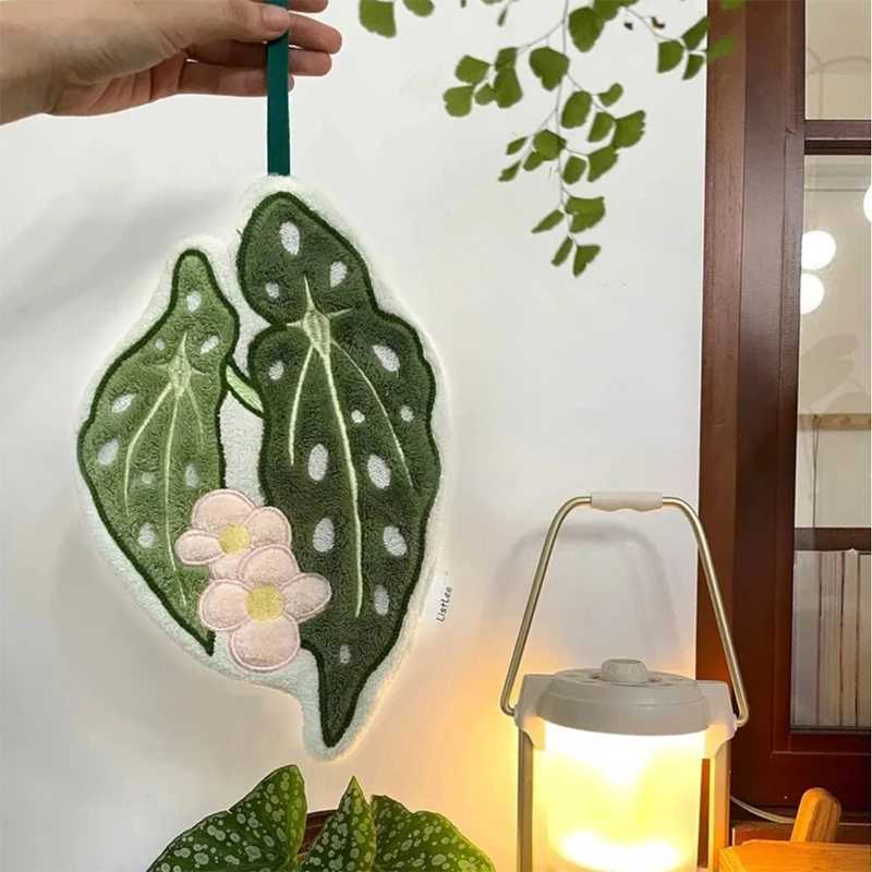 Leaf-Shaped Hanging Hand Towel Soft Coral Fleece Tea Towels Super Absorbent Bath Kitchen Towel Decorative Towels Home Decor C251210