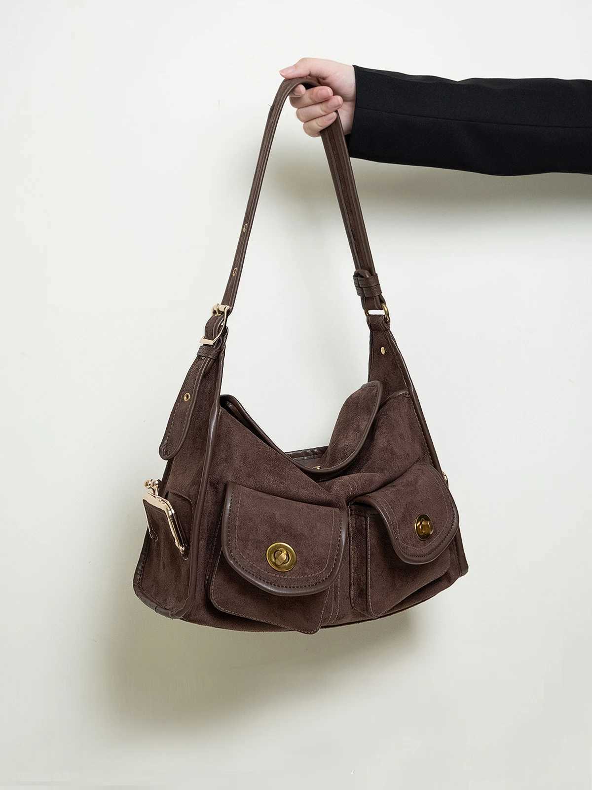 HIATUS medieval gilt lock mti-pocket shoder low bag literary and casual wide shoder strap cmuter bag Y251209