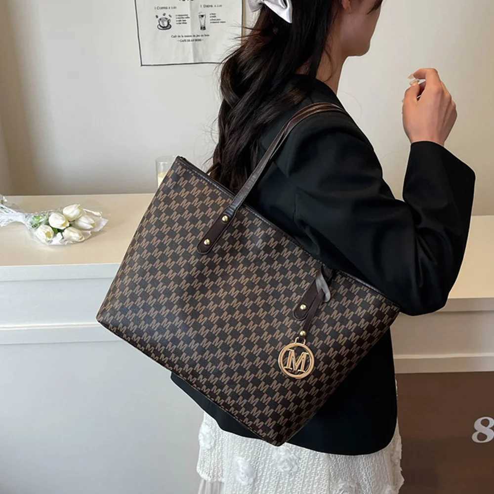 2025 new fiable and versatile niche design single shoder cmuting bag for class hand-held and carrying bag Y251209