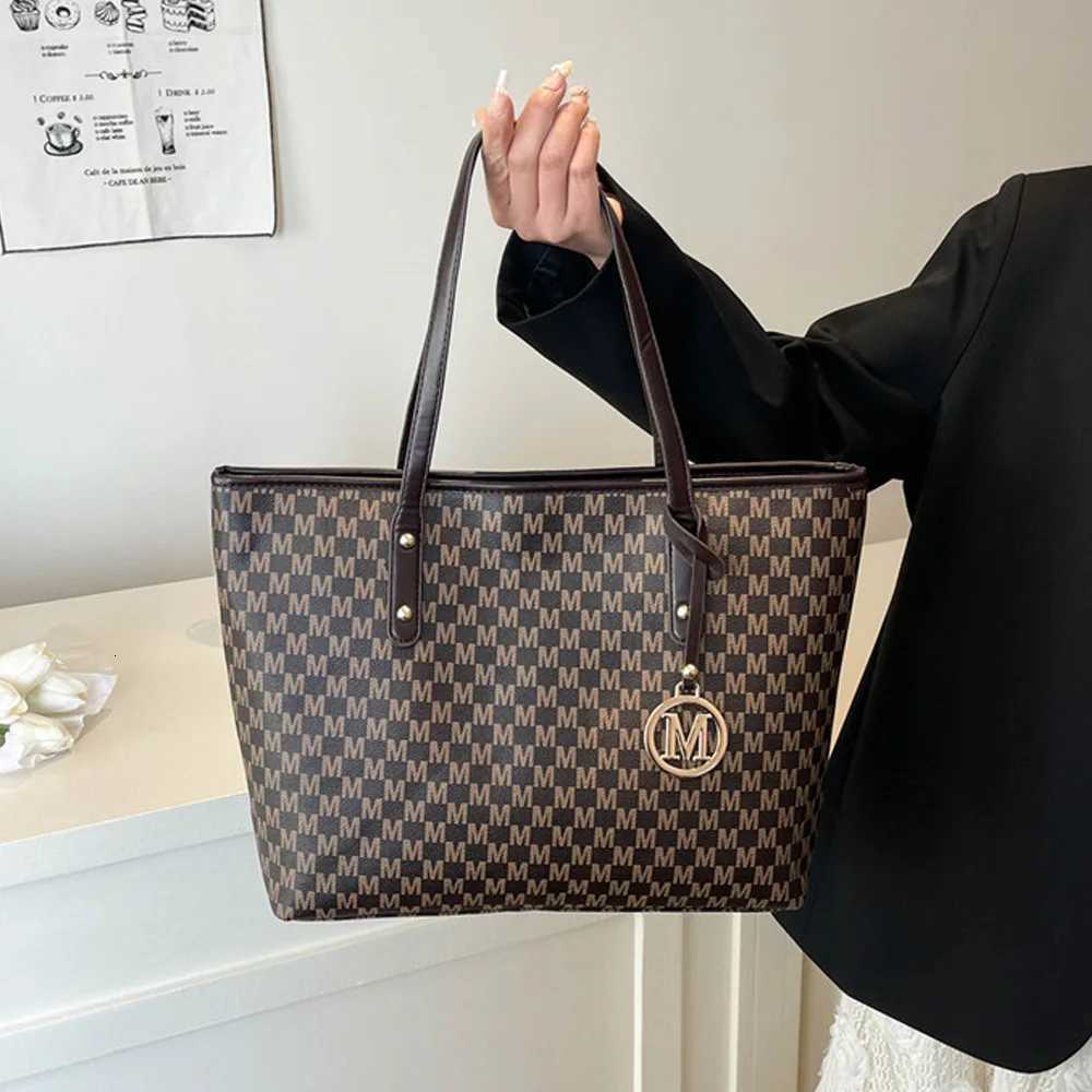 2025 new fiable and versatile niche design single shoder cmuting bag for class hand-held and carrying bag Y251209