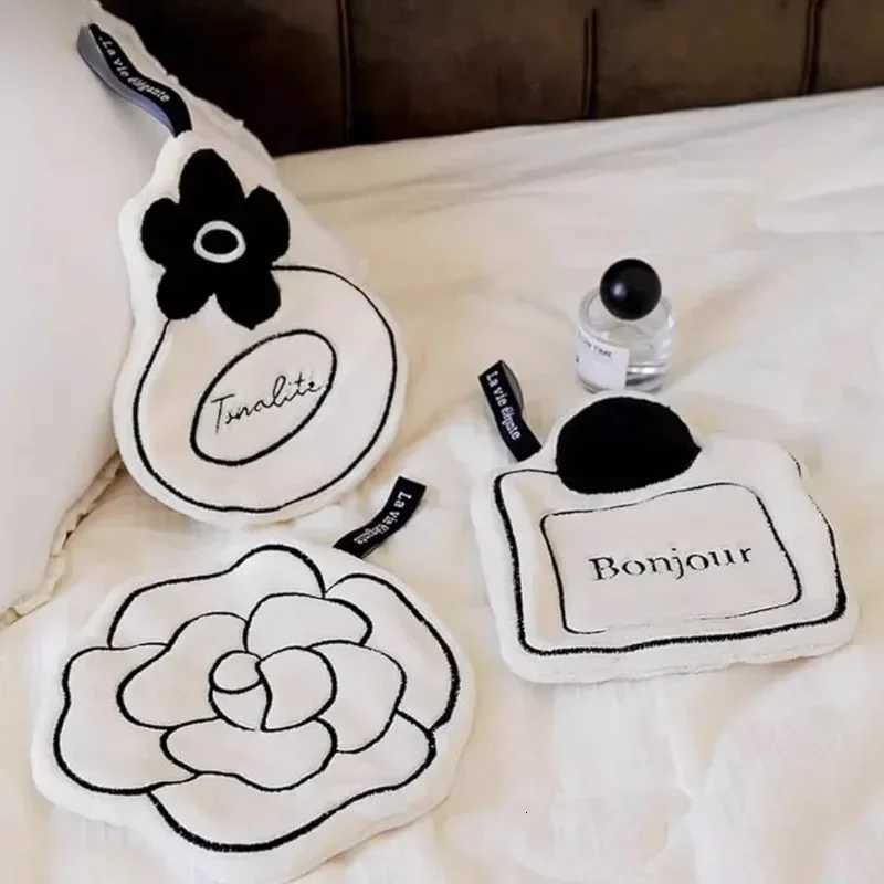 luxury Hand Towel French Minimst Speed Dry Face Towel Hangable Double-layer Thickened Absorbent Hand Cloth for Bathroom Kitchen C251210