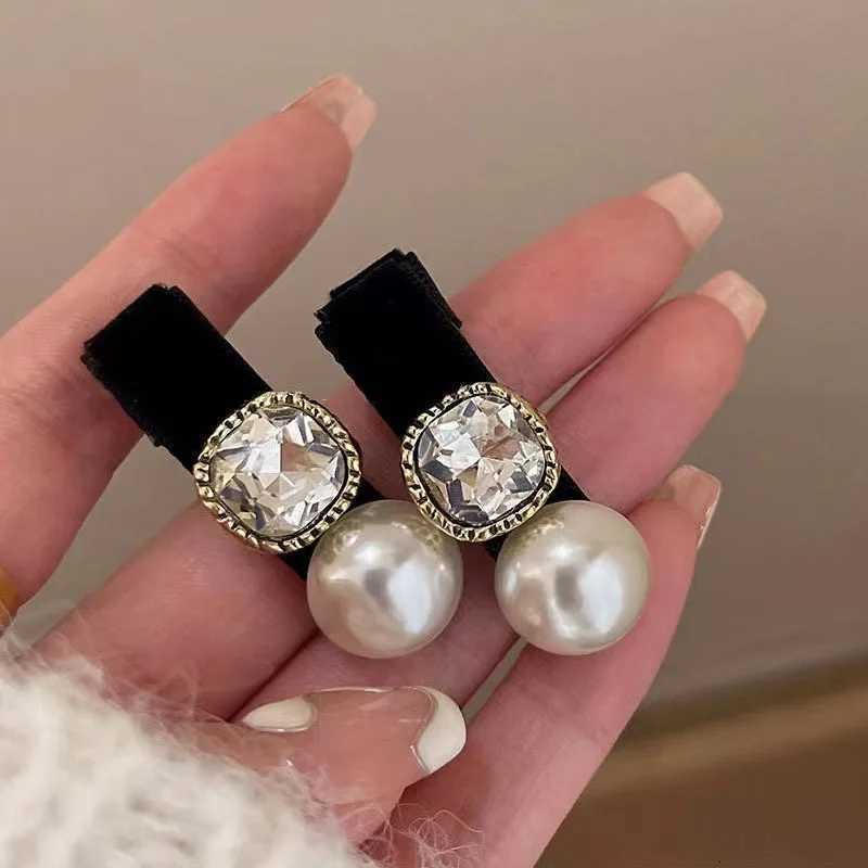 2/4pcs Pearl small fragrance side clip piece for wen exquisite black veet bangs hair clip retro new high-end clip Y251210