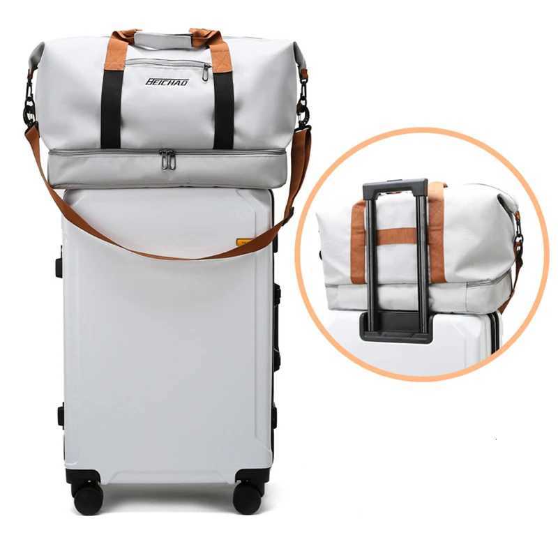 Travel Bag Large Capacity Tote Lage Dry Wet Swimming Gym Bag Oxford Waterproof Sports Crossbody with Shoe Cpartment Y251209