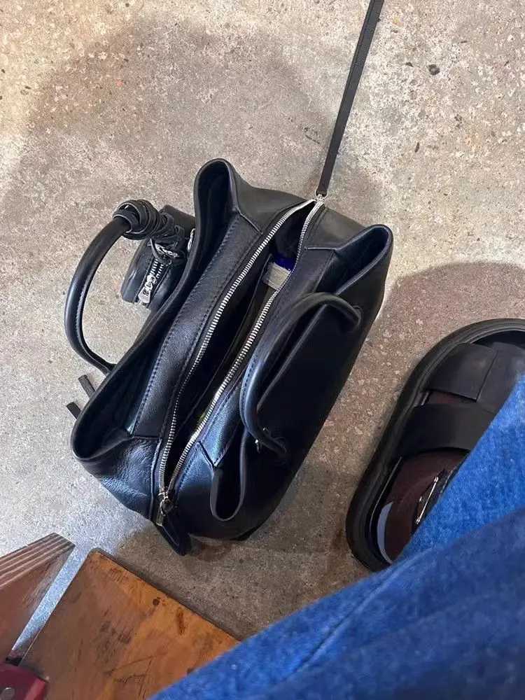 Vintage Style genuine leather High Capacity Tote Single Shoder Cmute Bag Underarm Bag Closure Zipper Interior Pocket Y251209