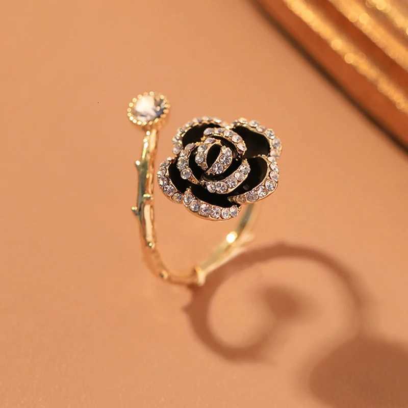 New Style Black Rose wer Shed Metal Opening Rings for Wan Girls French Luxury Zircon Index Finger Rings Jewelry Party Y251210