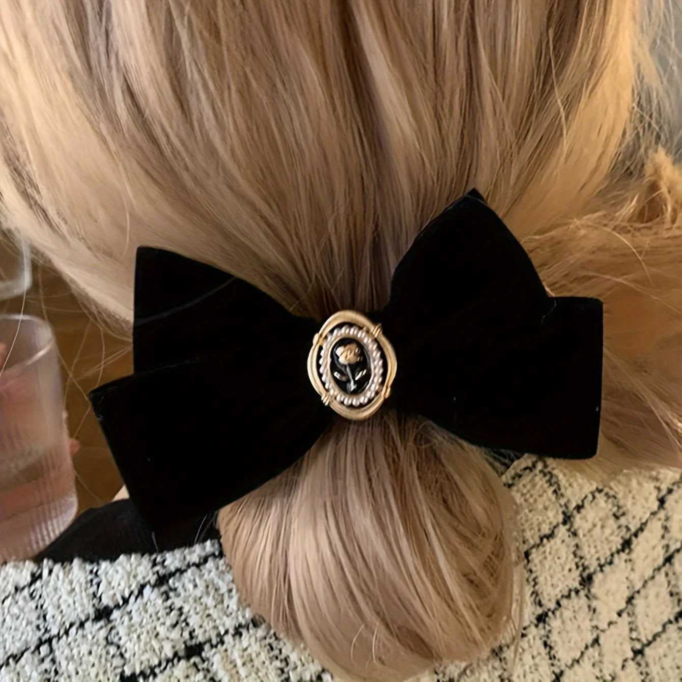 Elegant Veet Bow Hair Tie with Golden Embossed Design for Ponytails and Updos Black Veet Hair Accory Elegant Bun Holder Y251210