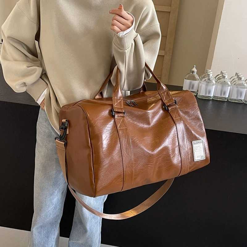 PU Travel Duffel Bag Waterproof Lage Handbag with Shoes Pocket Weekender Overnight Daypack Dry Wet Sports Shoder Tote Pack Y251209