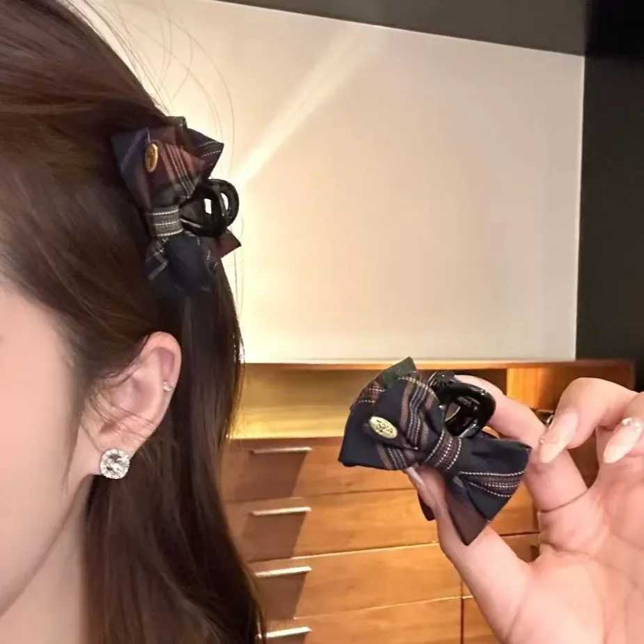 2025 New Light Luxury Classic Plaid Bow Grab Clip Autumn and Winter Wens Back Shark Hairpin dr Y251210