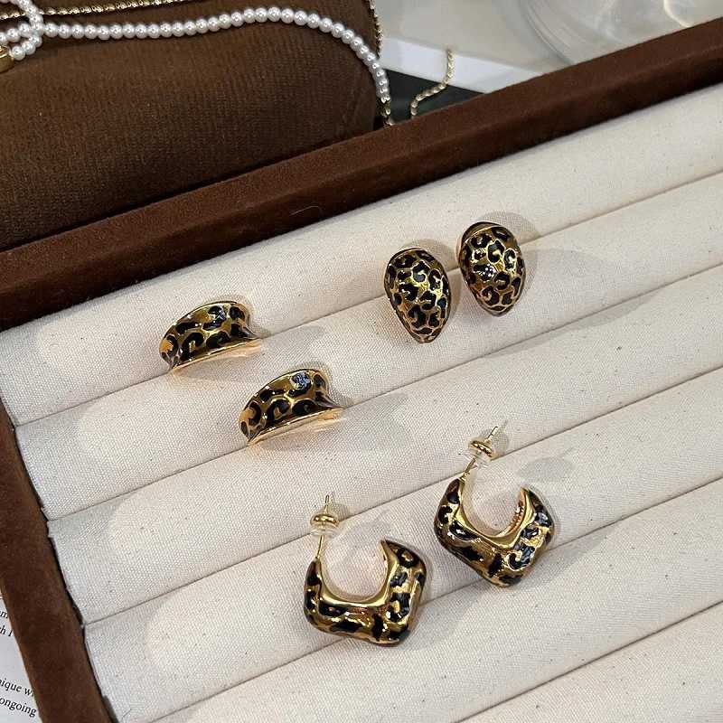 Korean Brown Enamel Leopard Print Hoop Earrings For Wen Vintage Elegant C-Shed Geetric Statement Earrings Jewelry Y251210