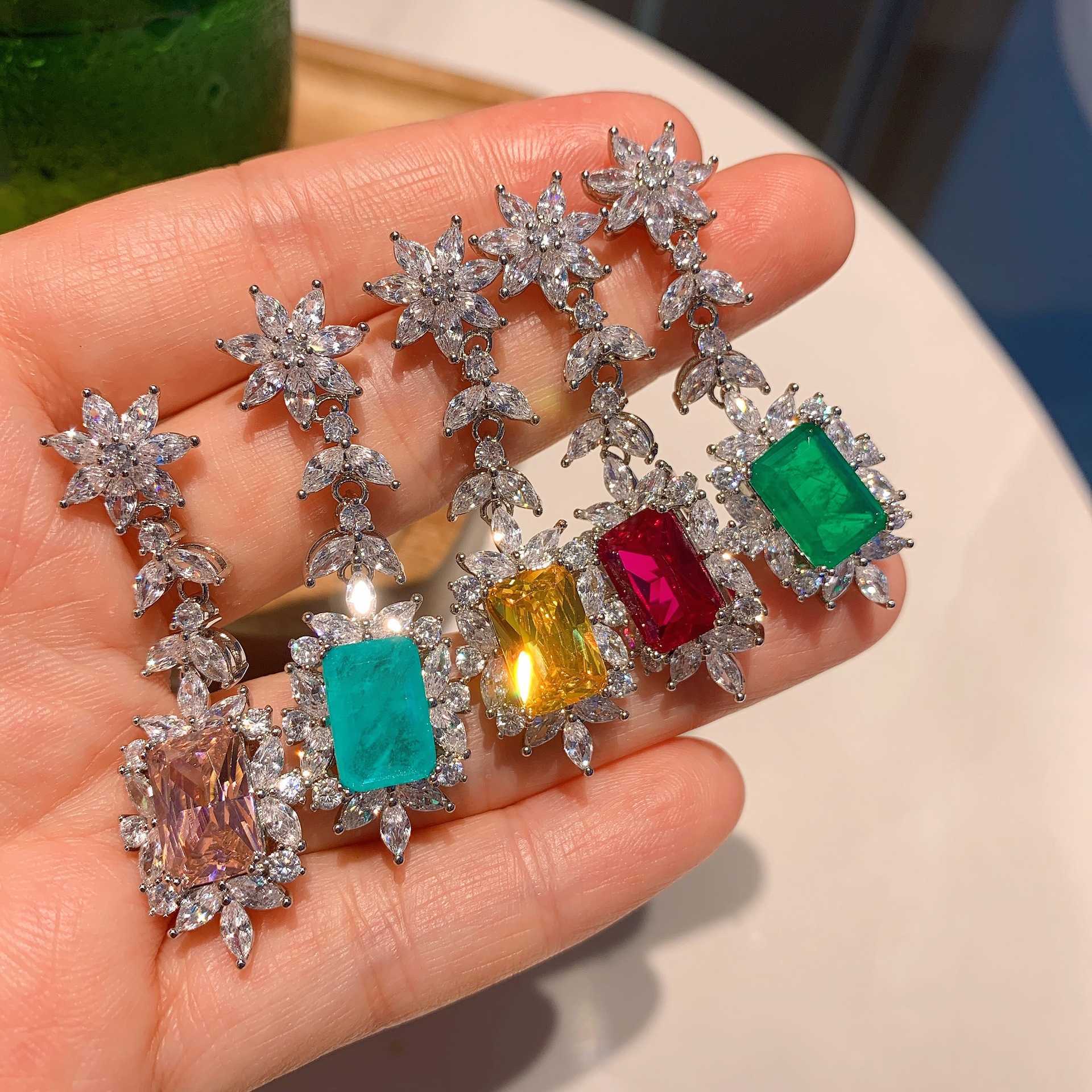 Colorful synthetic jewelry earrings - fashionable Pariahite emerald earrings for women J251210