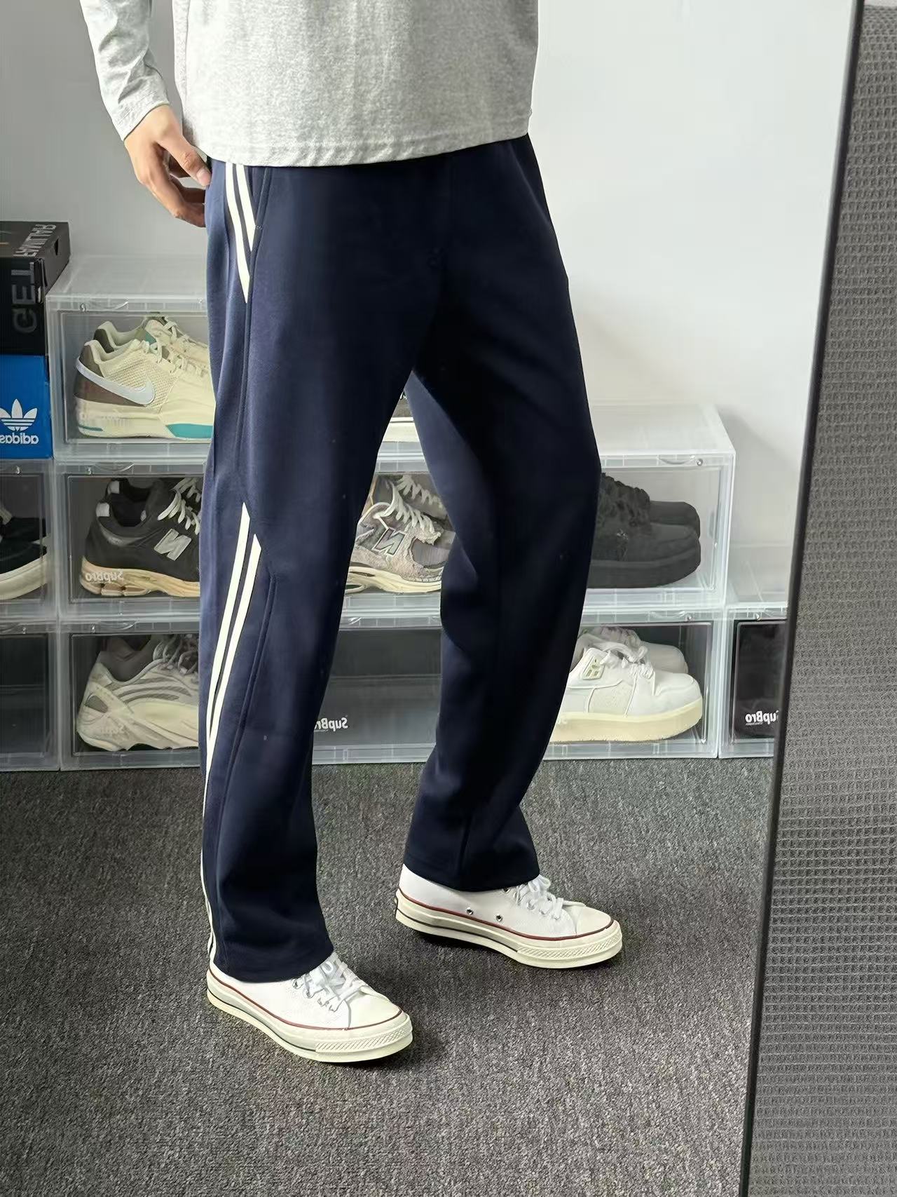 Men's trousers are sporty, casual, loose and clean, with an academic style