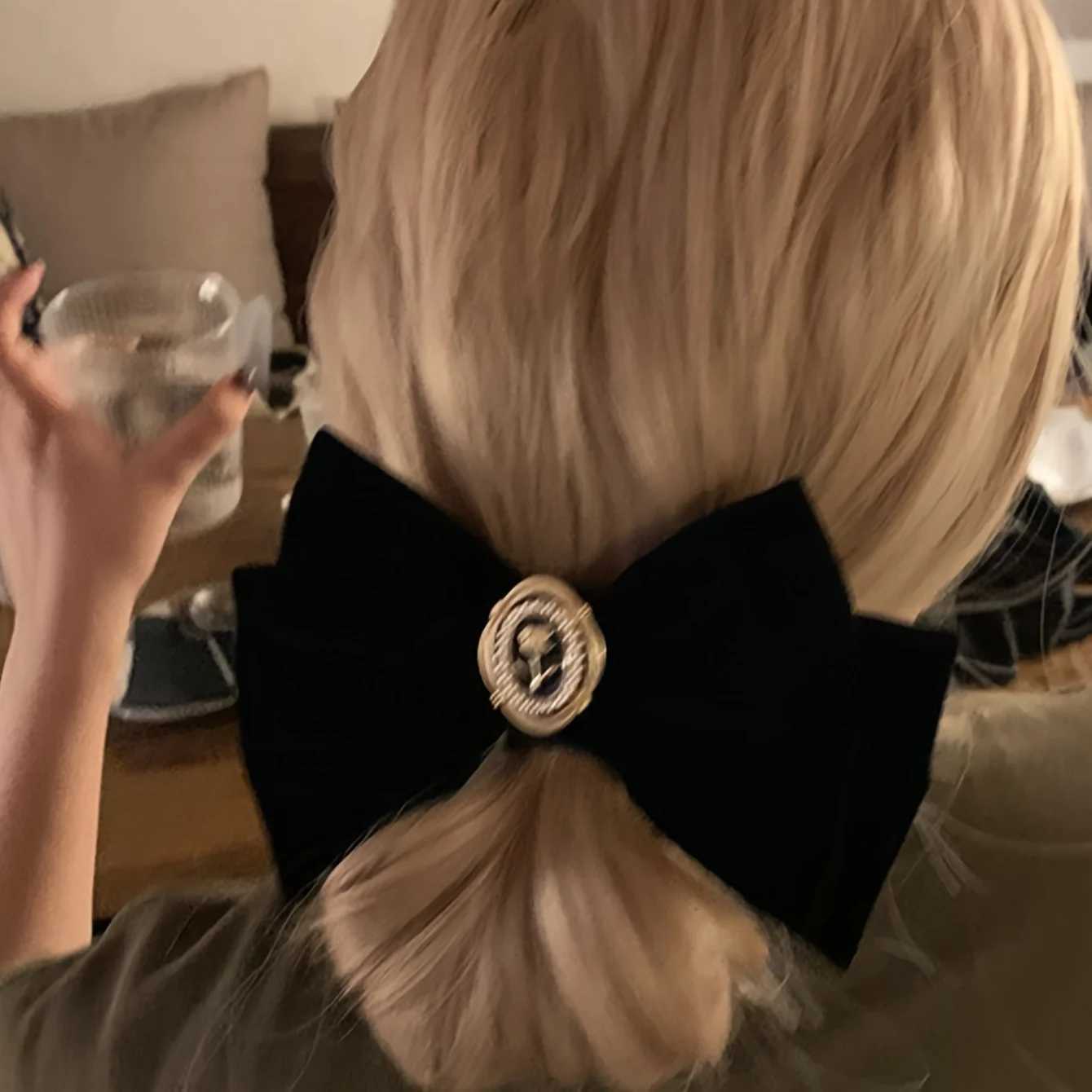 Elegant Veet Bow Hair Tie with Golden Embossed Design for Ponytails and Updos Black Veet Hair Accory Elegant Bun Holder Y251210