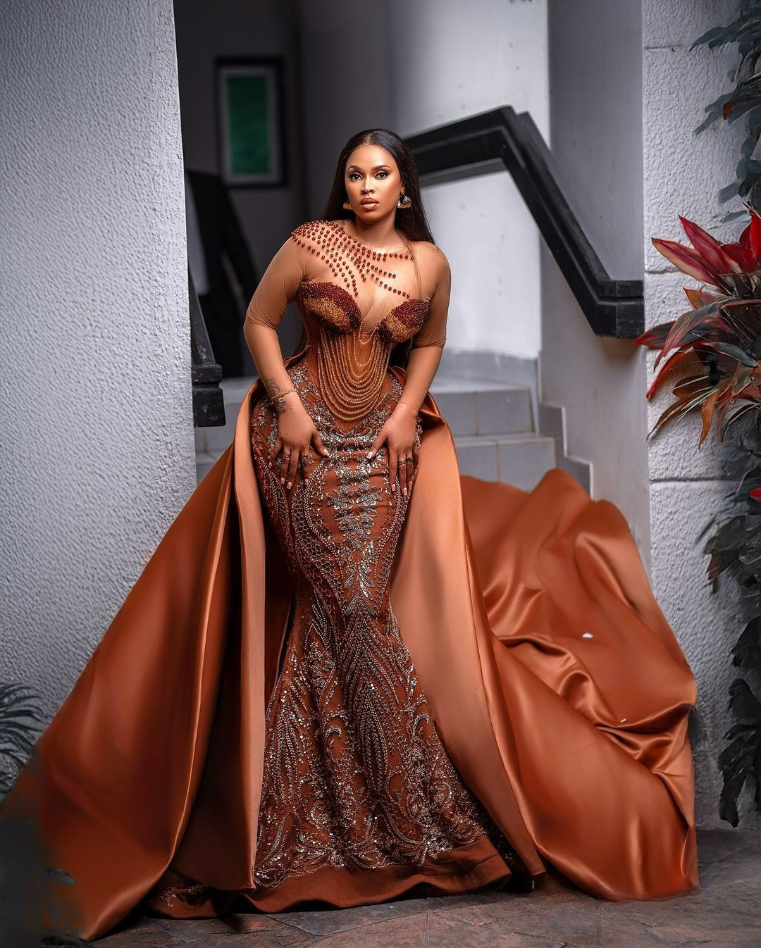 2026 Plus Size Brown Prom Dress Detachable Train Evening Dresses For Special Occasions Sheer Neck Long Sleeves Beaded Lace Illusion Mermaid Birthday G
