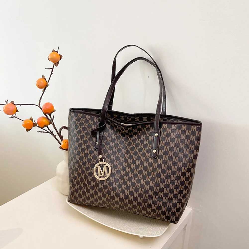 2025 new fiable and versatile niche design single shoder cmuting bag for class hand-held and carrying bag Y251209