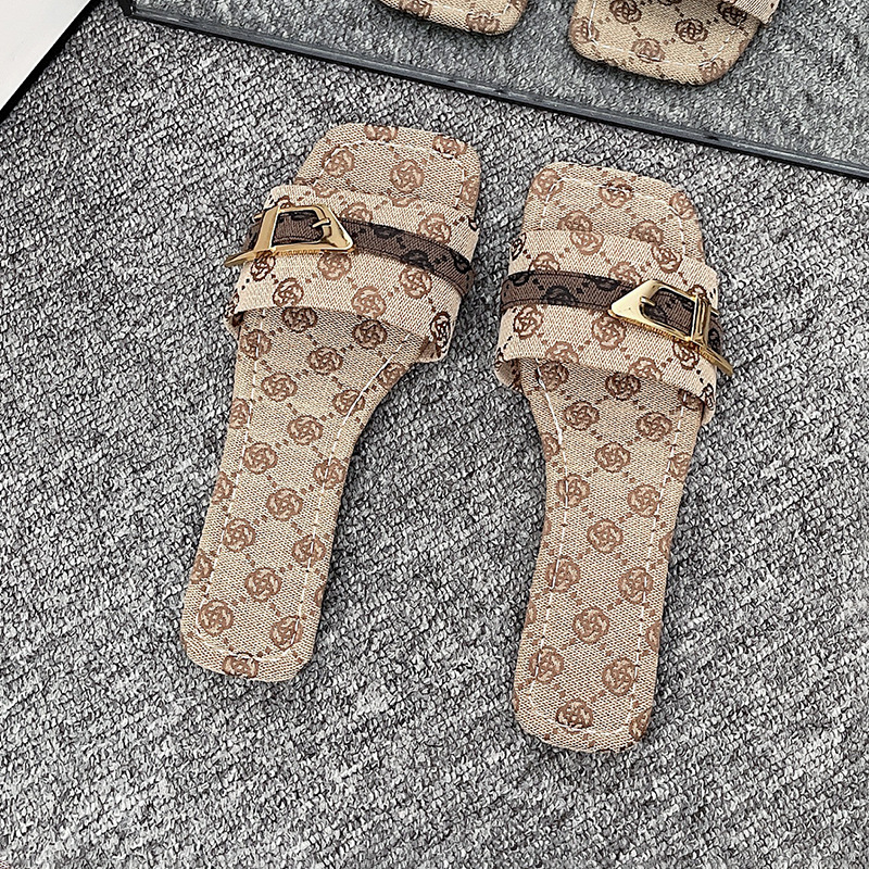 2026 Summer Designer New Large Size Printed Slippers Women Fashion Versatile Casual Flat Single Strap Metal Buckle Beach Cool Slippers