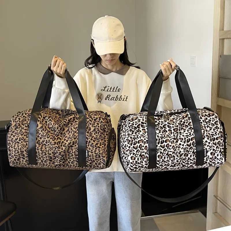 Fiable Ladys Leopard Print Tote Bag Large Capacity Travel Bag Weekender Overnight Bag with Shoe Cpartment Y251209