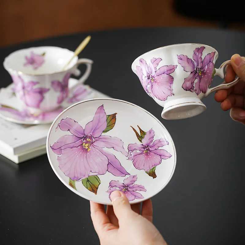 200ml Creative Lily Coffee Cup and Saucer Ceramic Gold-Plated Mug Home Floral Breakfast Milk Mug Afternoon Tea Coffee Cup Gifts C251210