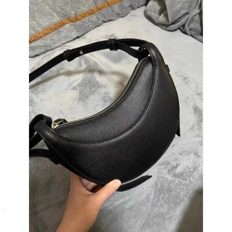 New French crescent shaped shoder bag made of high-quality leather stylish and generous Y251209