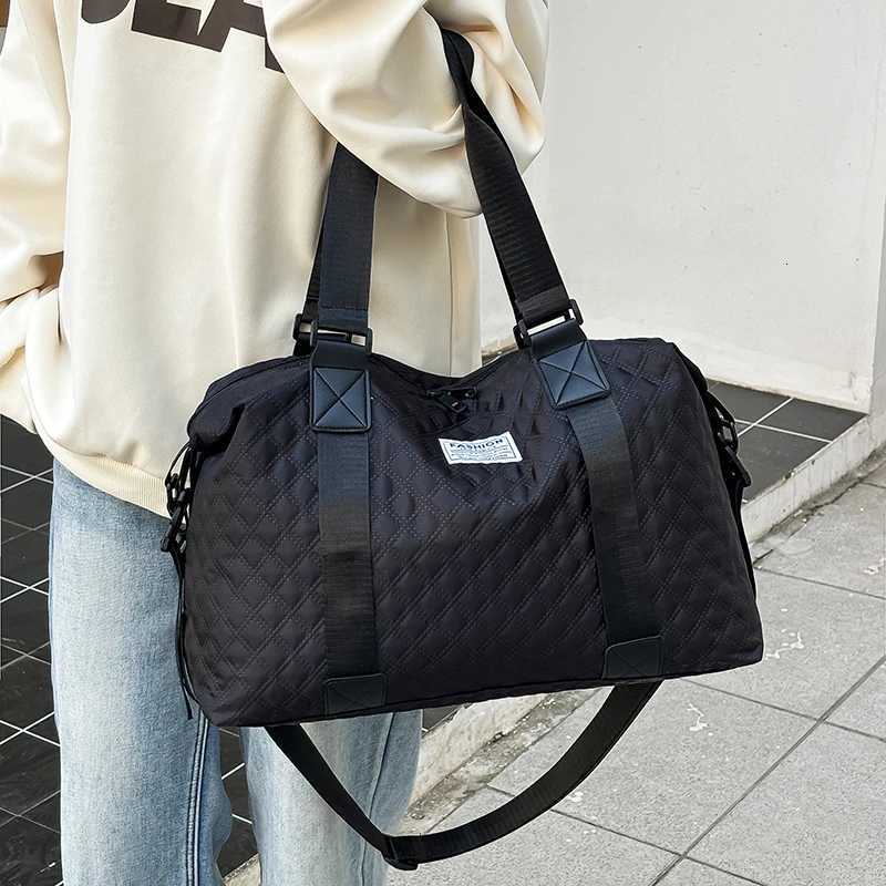 Neutral mens and wens bags travel handbags are suitable for traveling and can hold a large amount of clothes Y251209