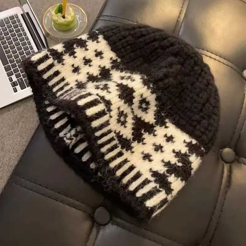 Luxury Womens Knitted Cap Wool Mixed Retro Wool Hat For Keeping Warm Big Head Sized Cold Proof Hat For Male Head Y251209