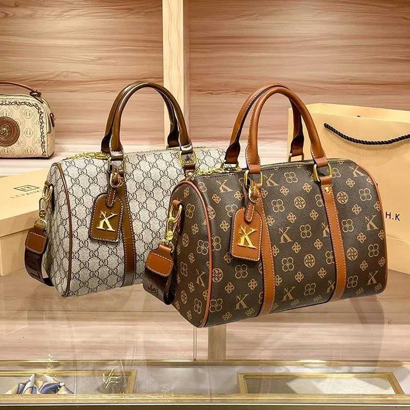 Ladies Light Luxury Handbag 2025 New Spring Luxury Designer Fi Handheld Shoder Bag Large Capacity Crossbody Bag Y251209