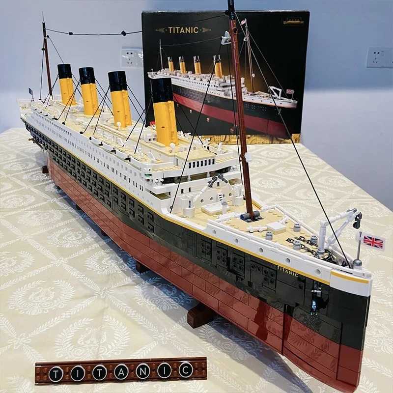 GSF 9090PCS Titanic Large Cruise Boat Ship Steamship FIT 10294 Bricks Building Blocks 135M Toys Birthday Christmas GiftsT251210