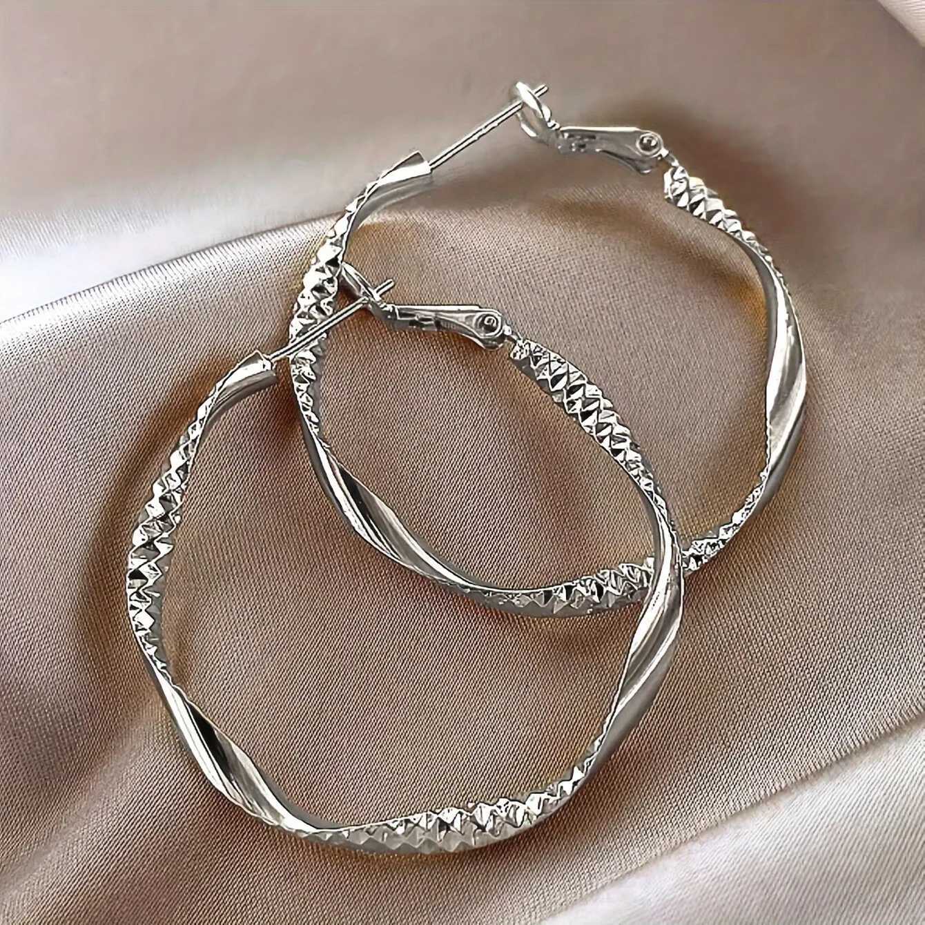 Fashionable and simple round twisted irregular ladies earrings exaggerated girls earrings high-grade plain hoop earringsXJ251210 - view 7