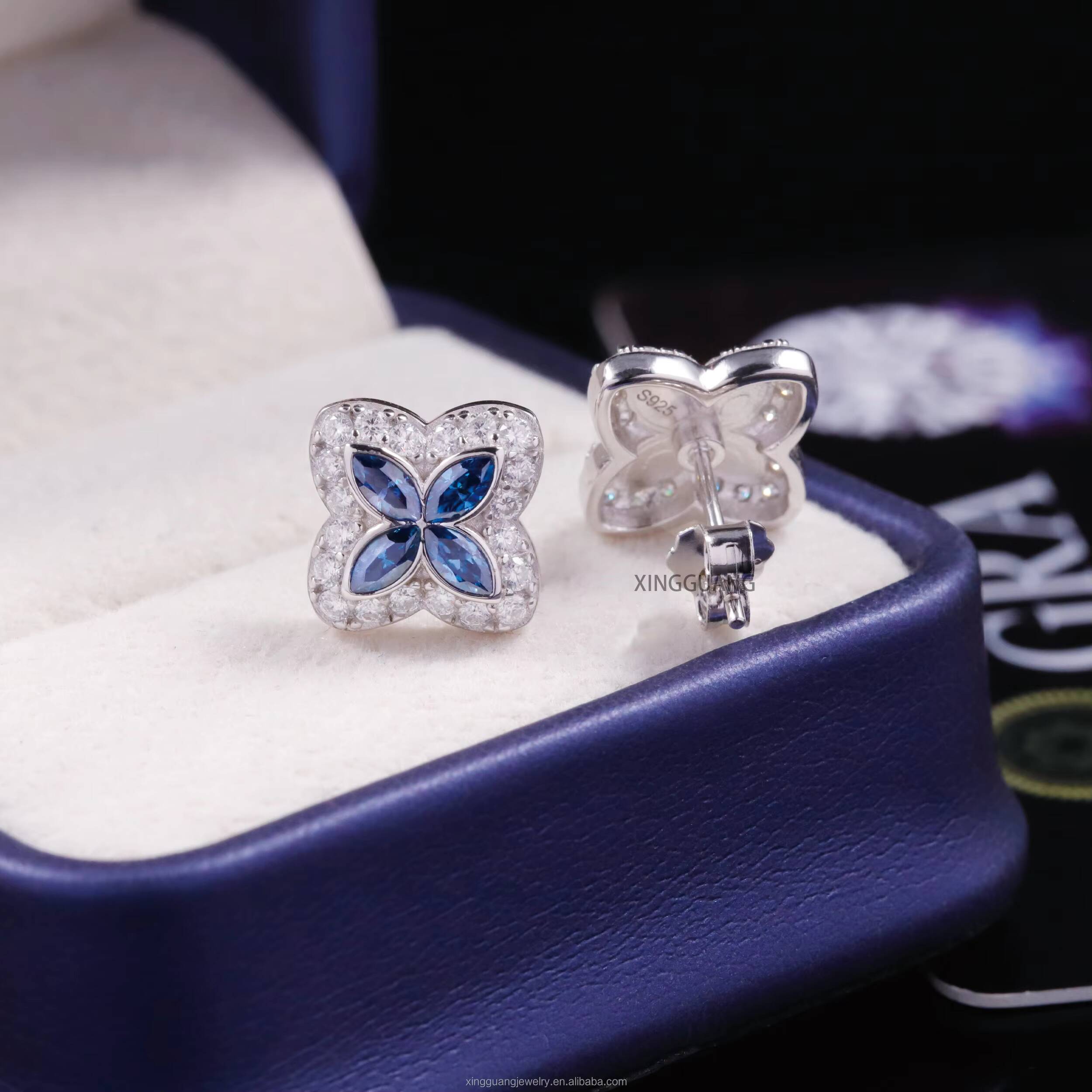 Flower Jewelry Sapphire Moissanite Four Leaf Clover Design White Gold Plated 925 Sterling Silver Earring Studs Women Men