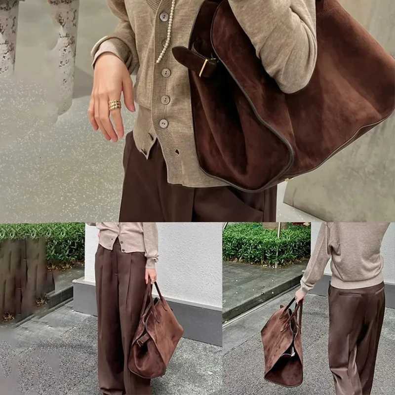 2025 Model Handheld Tote Bag New Small-Brand Leather Large-Capacity Cmuter Bag Y251209
