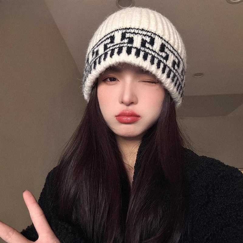 Luxury Womens Winter Knitted Beanie Hat Soft Warm Fleece Lined Slouchy Cap for Cold Weather Y251209