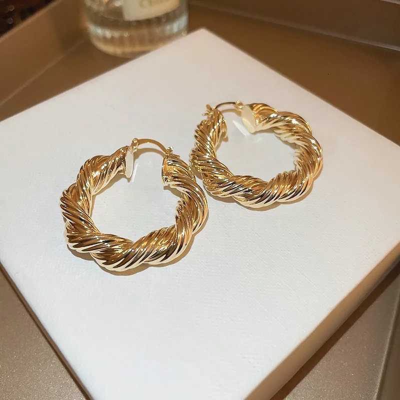 Huitan Aesthetic Twist Hoop Earrings for Women Gold Color Ear Loops Modern Fashion Ladys Daily Wear Statement Jewelry WholesaleXJ251210 - view 5