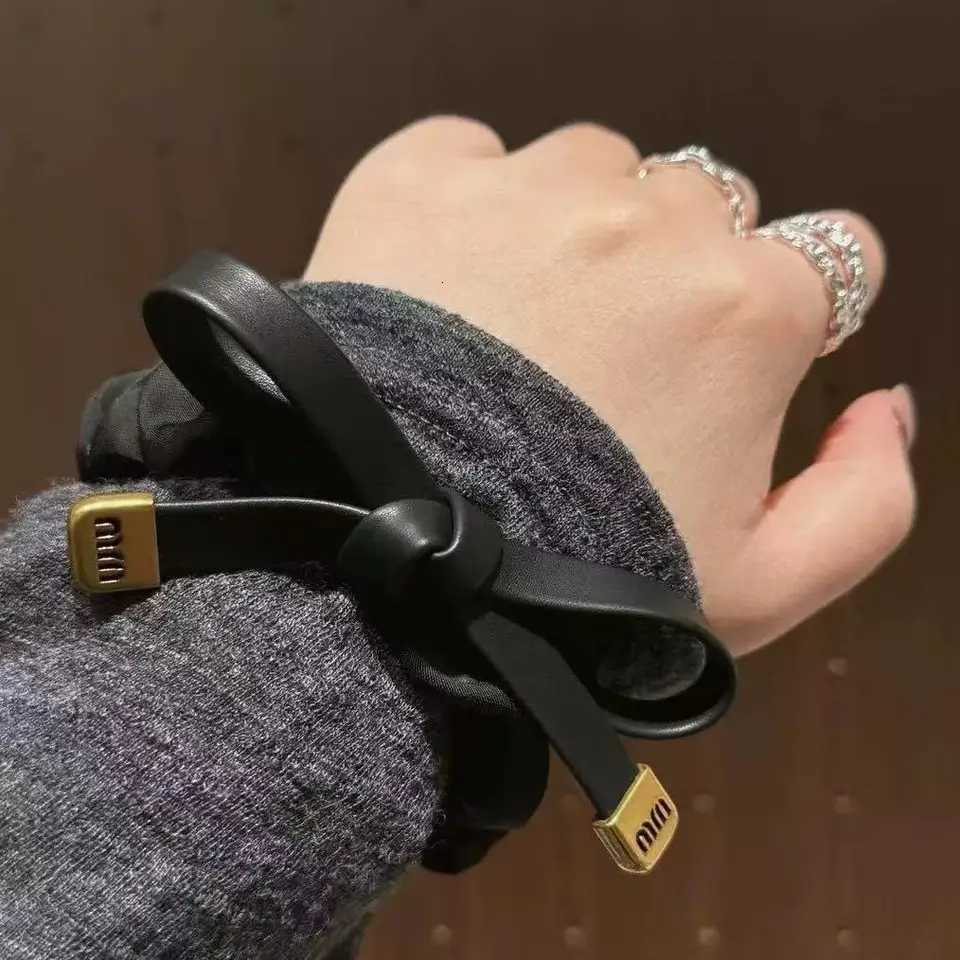 New high-quty black luxury designer ladies classic retro fashion hairpin for autumn and winter prum hair accory Y251210