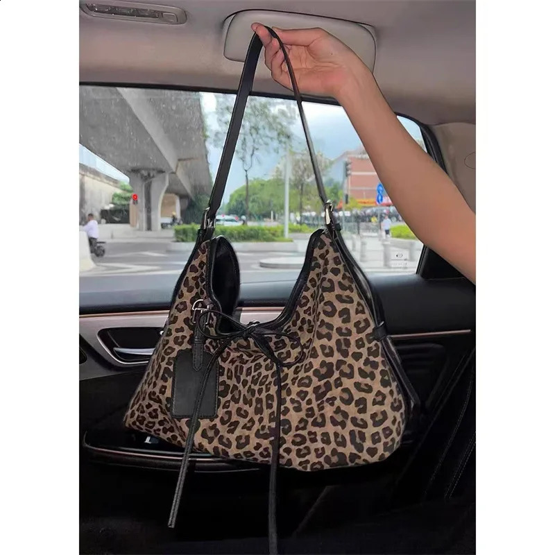 Korean Fashion Leopard Pattern Single Shoulder Bag American Sweet Cool Y2K Style Handbag Versatile Casual Underarm Bag 251209
