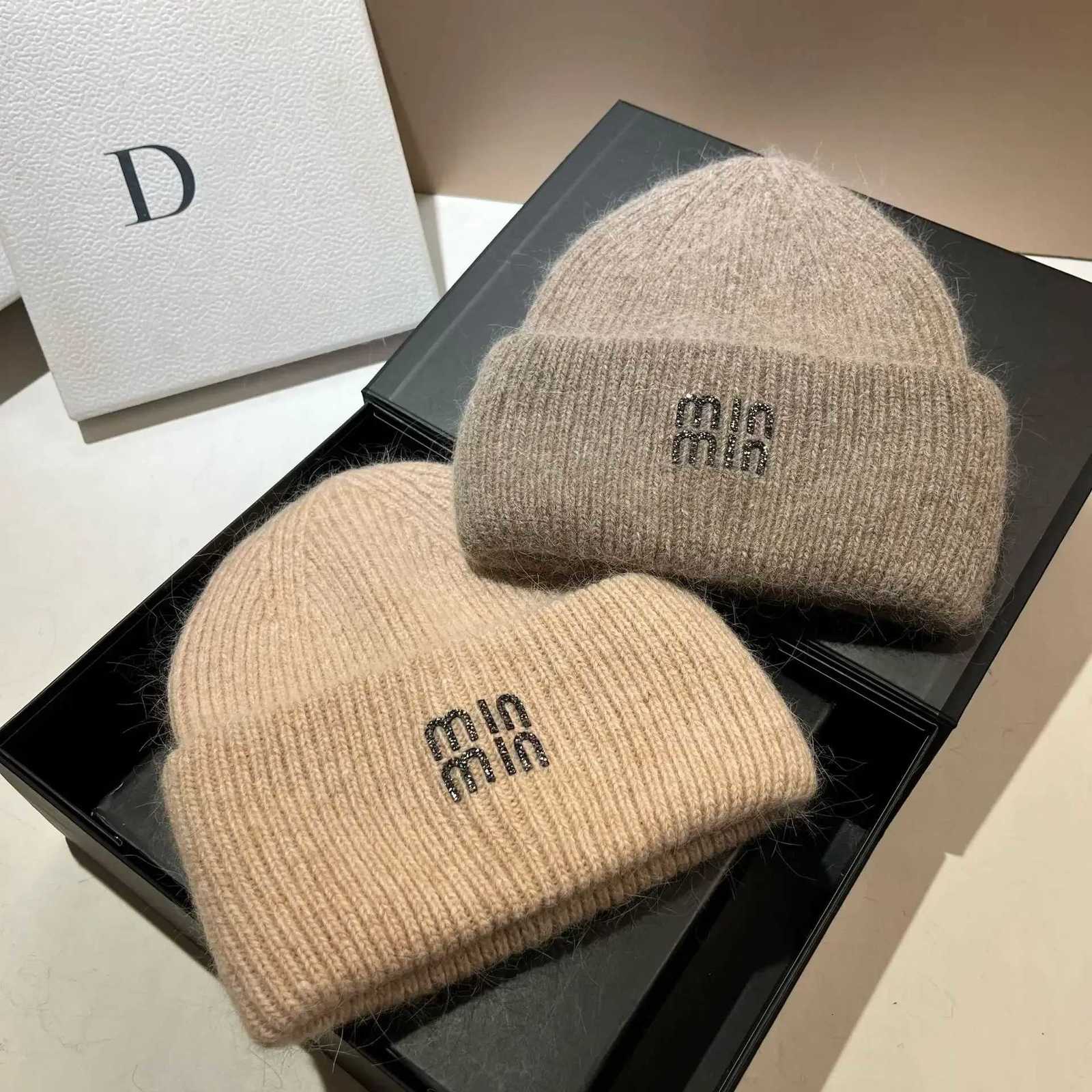 Luxury Luxury Rhinestones Fashion Women Winter Hats Real Rabbit Fur Wool Skullies Beanies Knitted Hat Lady Warm Walking Bonnet Cap Pr Y251209