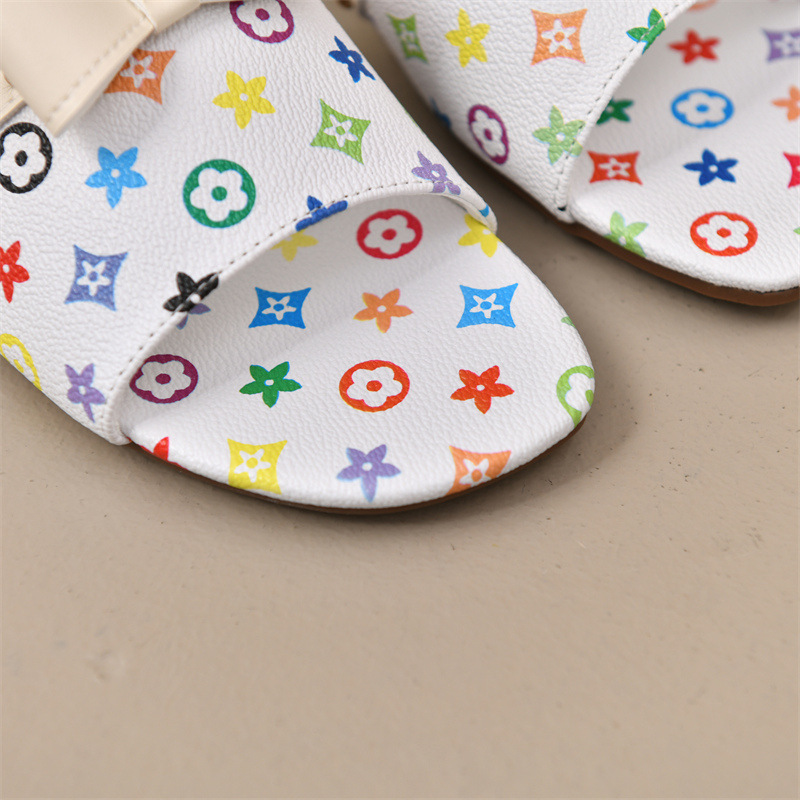 New Design Style Color Print Slippers 2026 Summer Hot Trend Versatile Women Sandals Beach Casual Flat Slippers Black White Free Shipping Size 35-40