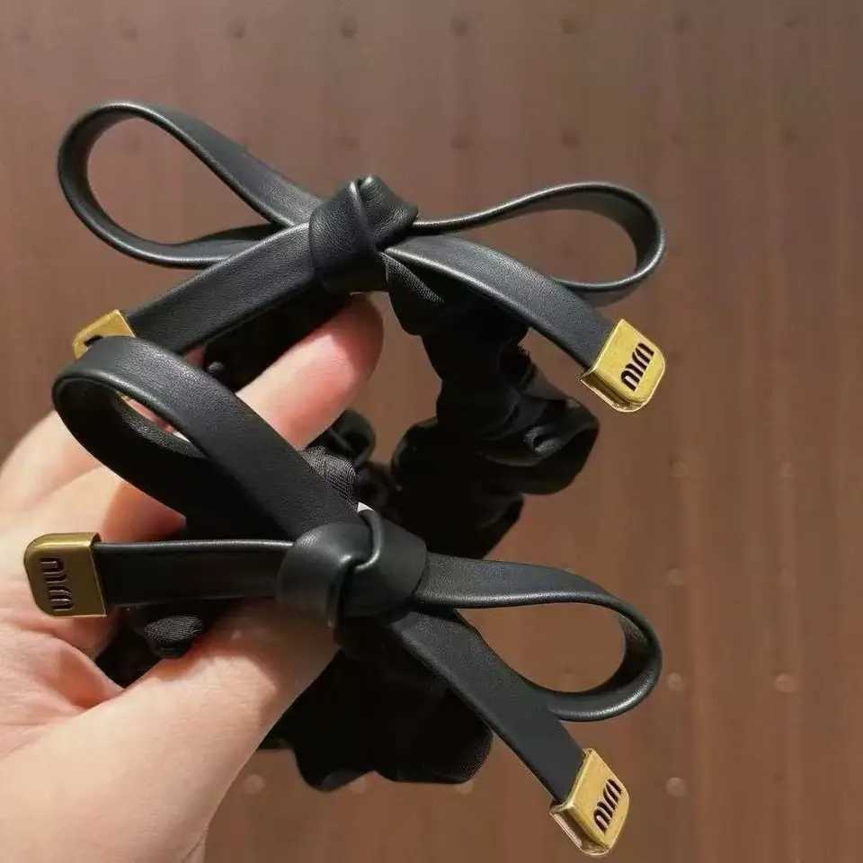 New high-quty black luxury designer ladies classic retro fashion hairpin for autumn and winter prum hair accory Y251210