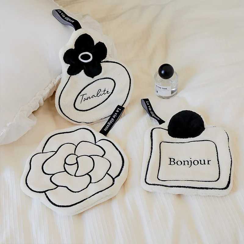 luxury French Hanging Small Household Square Towel Kitchen Bathroom White Absorbent Double Thick Hand Towel Children Fine Hand Towel C251210