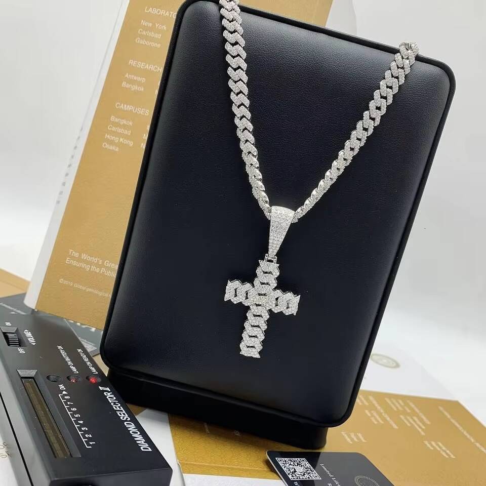 Customized Fine Jewelry Hiphop 925 Sterling Silver VVS Moissanite Iced Out Cuban Cross Pendant Necklace for Men