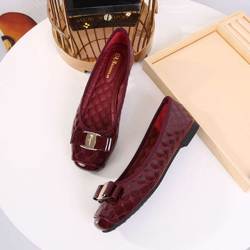 Free shipping designer niche Women's Single 2025 Loafers Spring Autumn and Shallow Mouth Square Toe Patent Leather Flat Soft Sole Large Size Casu