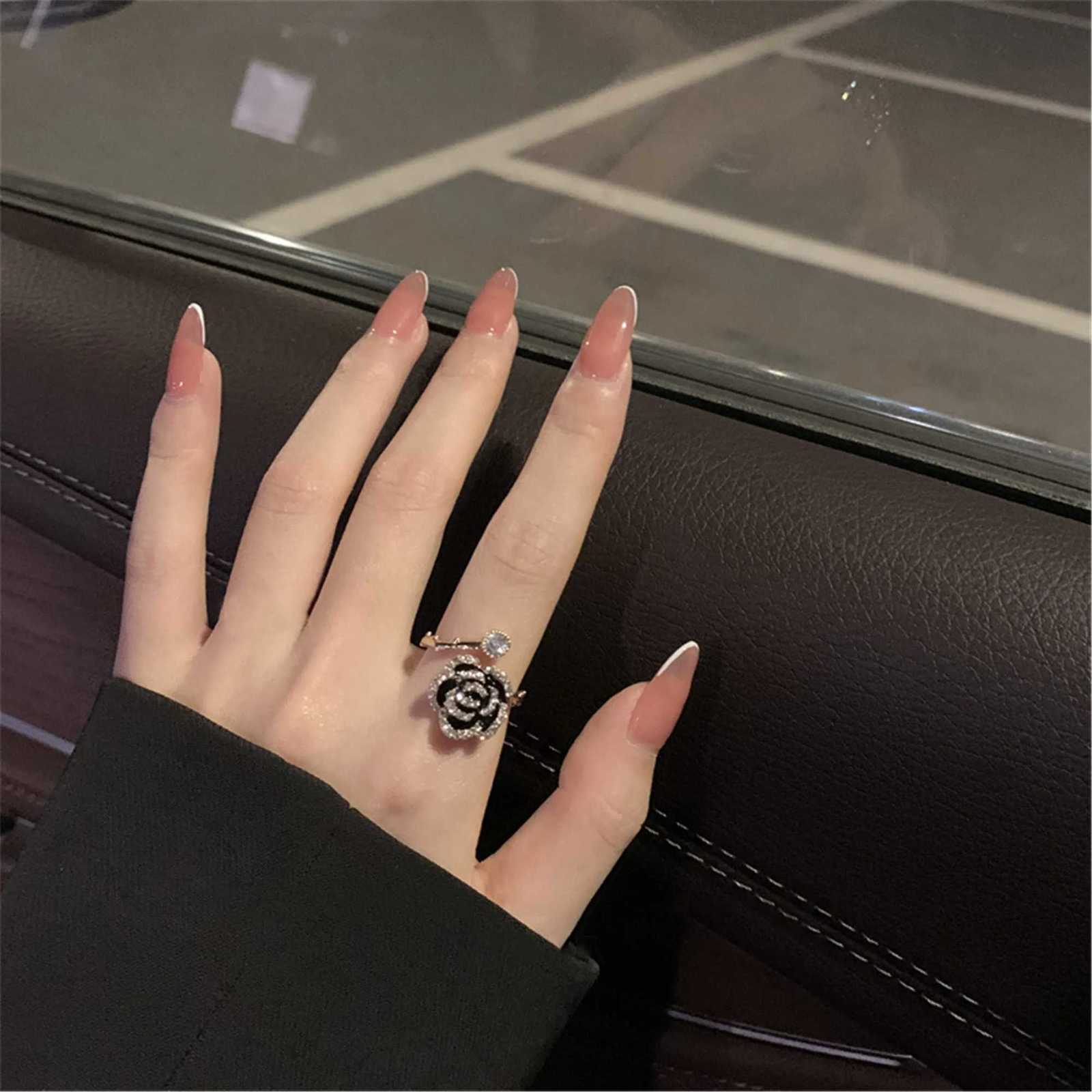 Black lia Advanced Ring Wens French Small Fragrance Opening Adjustment Index Finger Ring ins Fashion Personty Ring Y251210