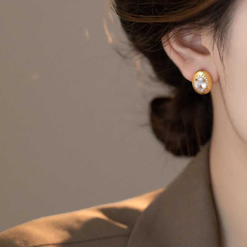 New Mid Ancient Style Metal Bed Inlaid With Rhinestone Oval Stud Earrings 2025 Fashion Jewelry Luxury Accories for Wens Y251210