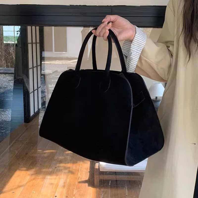 High-end Niche Design Handbags Outdoor Travel Bags Autumn and Winter New High-capacity Cmuter Handbags Ladies Y251209