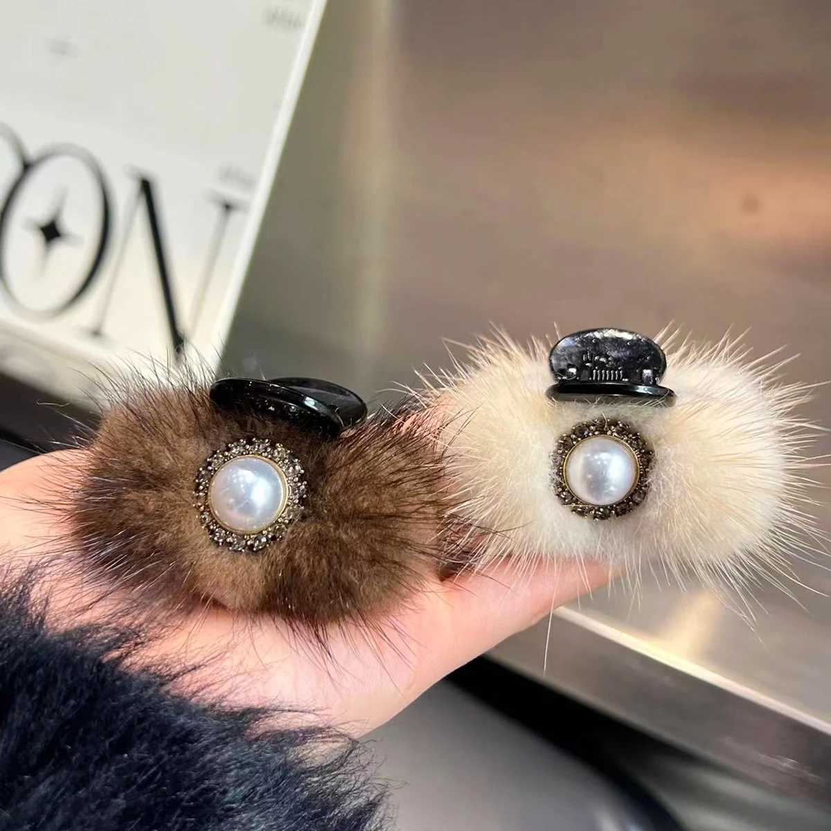 Cute P Natural Mink Fur New Hairpin Hair Cl Wen Elegant Temperament Real Fur Hairgrips Fashion Hair Accories Y251210