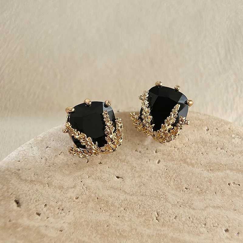 Metal Leaves Black Zircon Post Earrings For Wen Elegant Fashion Jewelry Fancy New Styles Vintage Party Accories Gifts C1658 Y251210