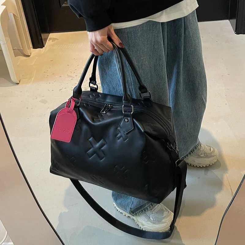 2025 New Fi Large Capacity Sports Duffle Oversi Shoder Bag for Wen Short Trip Weekend Travel Crossbody Bags Y251209