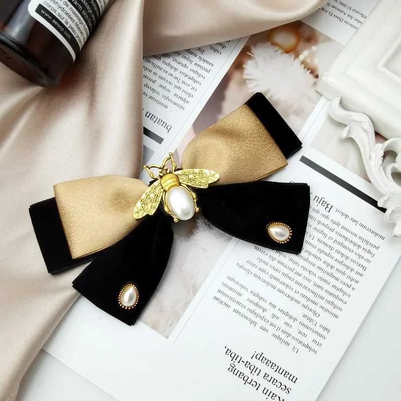 Retro Fabric Veet Bow Hairpin Pearl Bee Hairclips for Wen Fem Spring Clip Heaear Hairgrips Korean Hair Accories Y251210